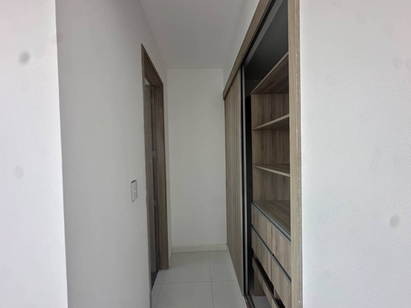 APARTAMENTO EN VENTA EN EL EDIFICIO MIRADOR RONDA DEL SINU