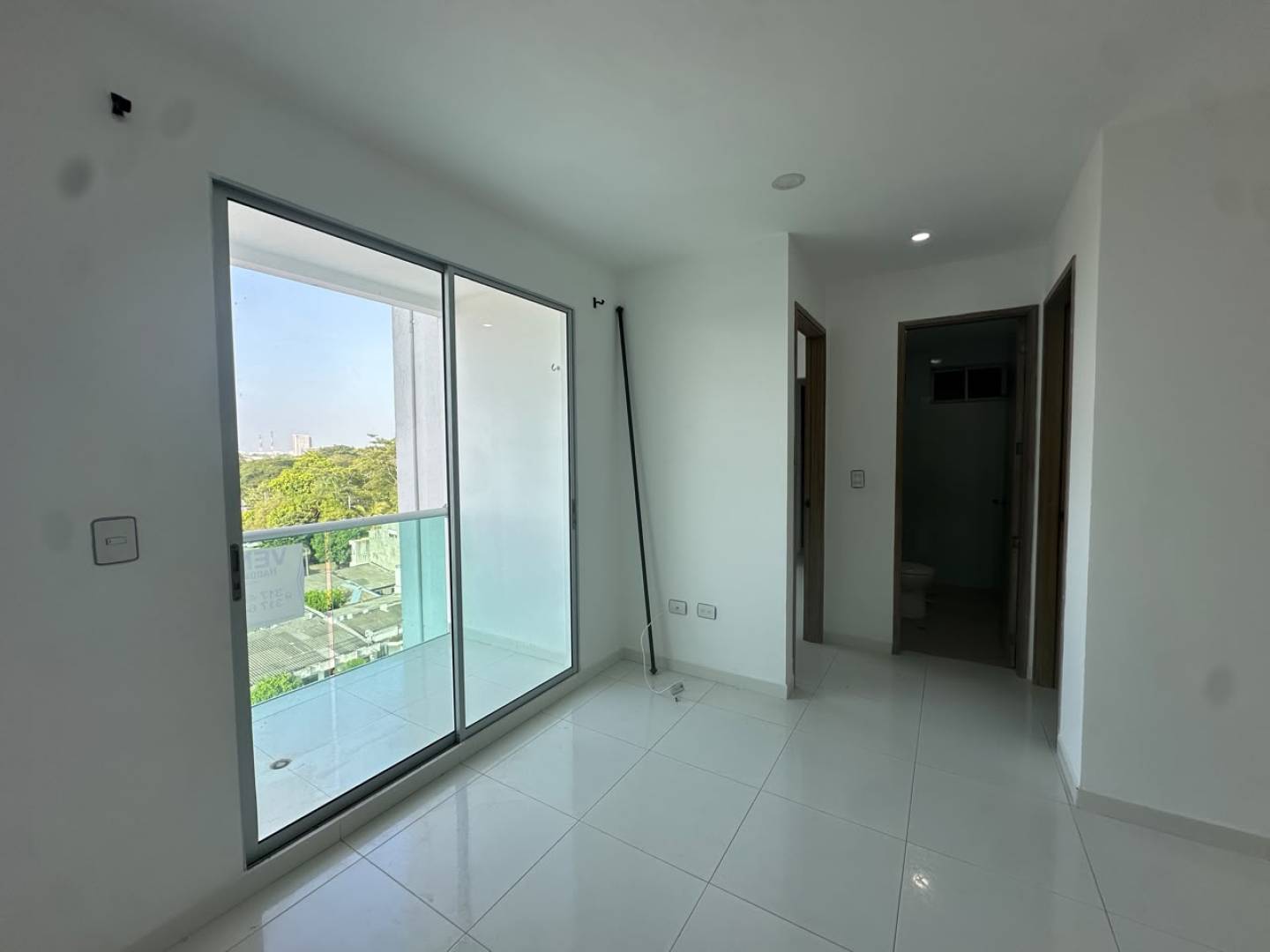 APARTAMENTO EN VENTA EN EL EDIFICIO MIRADOR RONDA DEL SINU