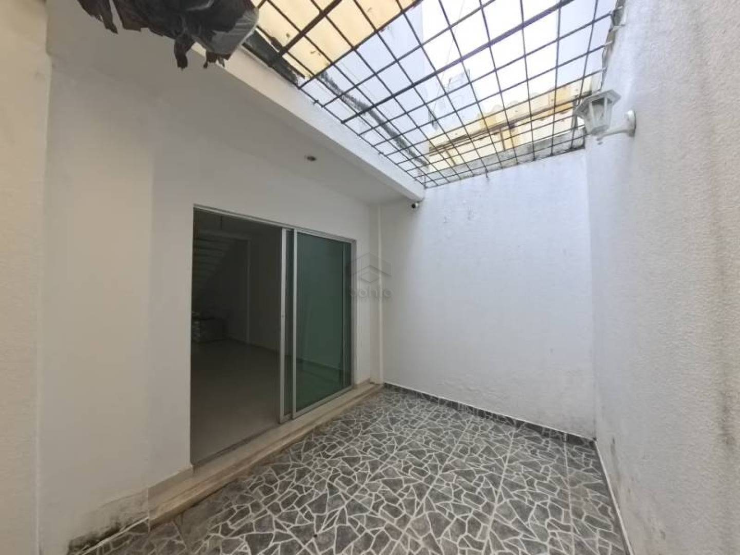 CASA EN VENTA EN LA FLORESTA