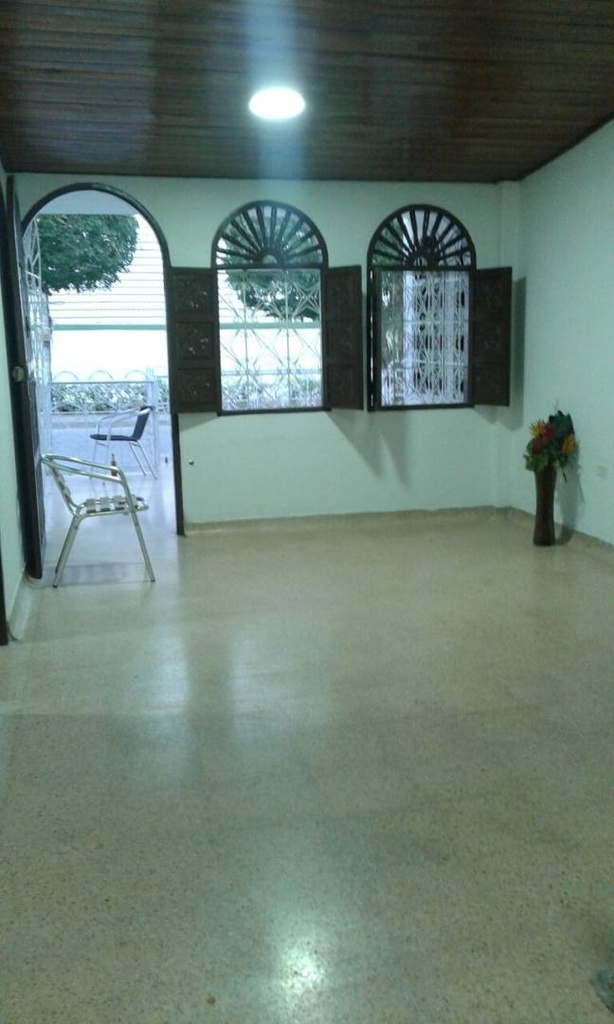 SE VENDE CASA SUPER AMPLIA!!!
