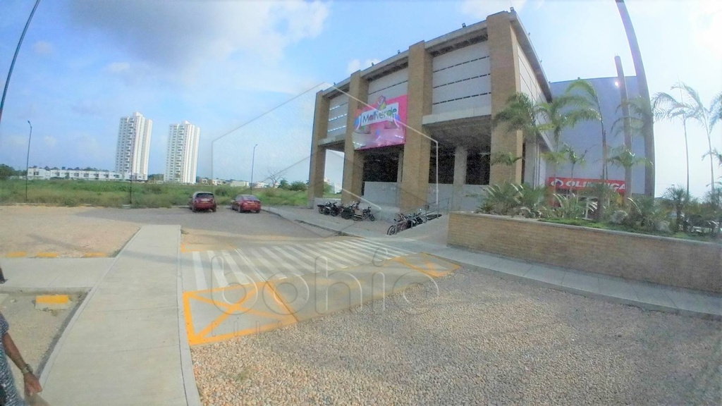 LOCAL COMERCIAL TIPO ISLA EN MALLVERDE