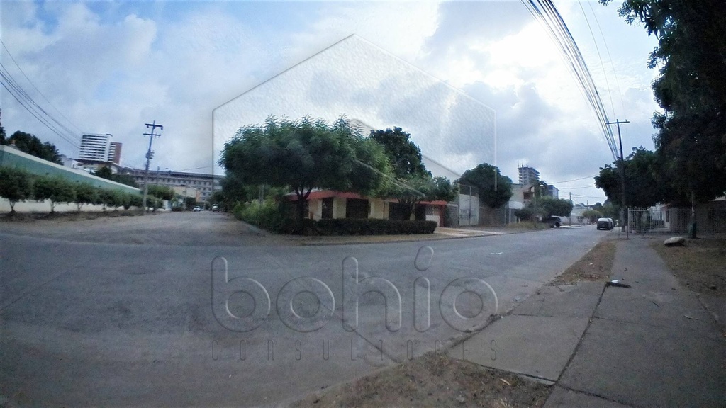 CASA EN VENTA  EN LOS LAURELES