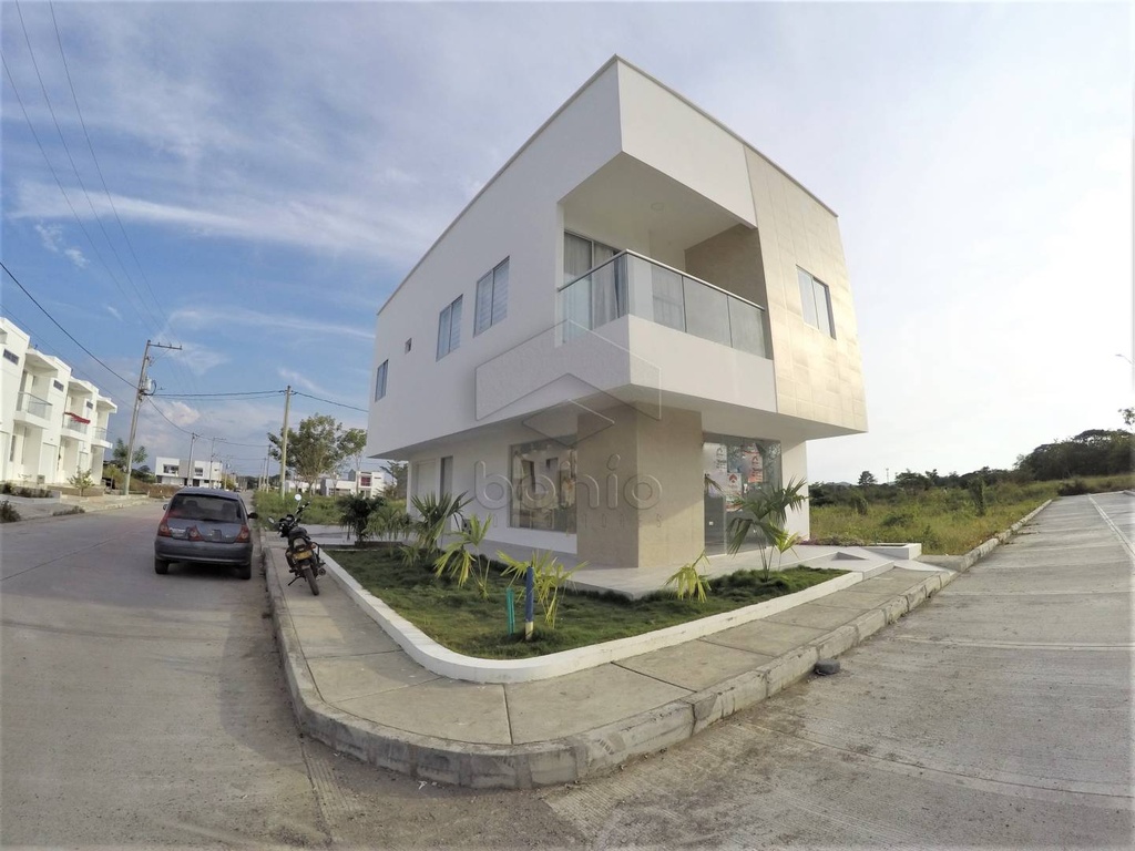 LOCAL COMERCIAL EN ARRIENDO EN LA MARGEN IZQUIERDA URBANIZACIÓN GUADALUPE