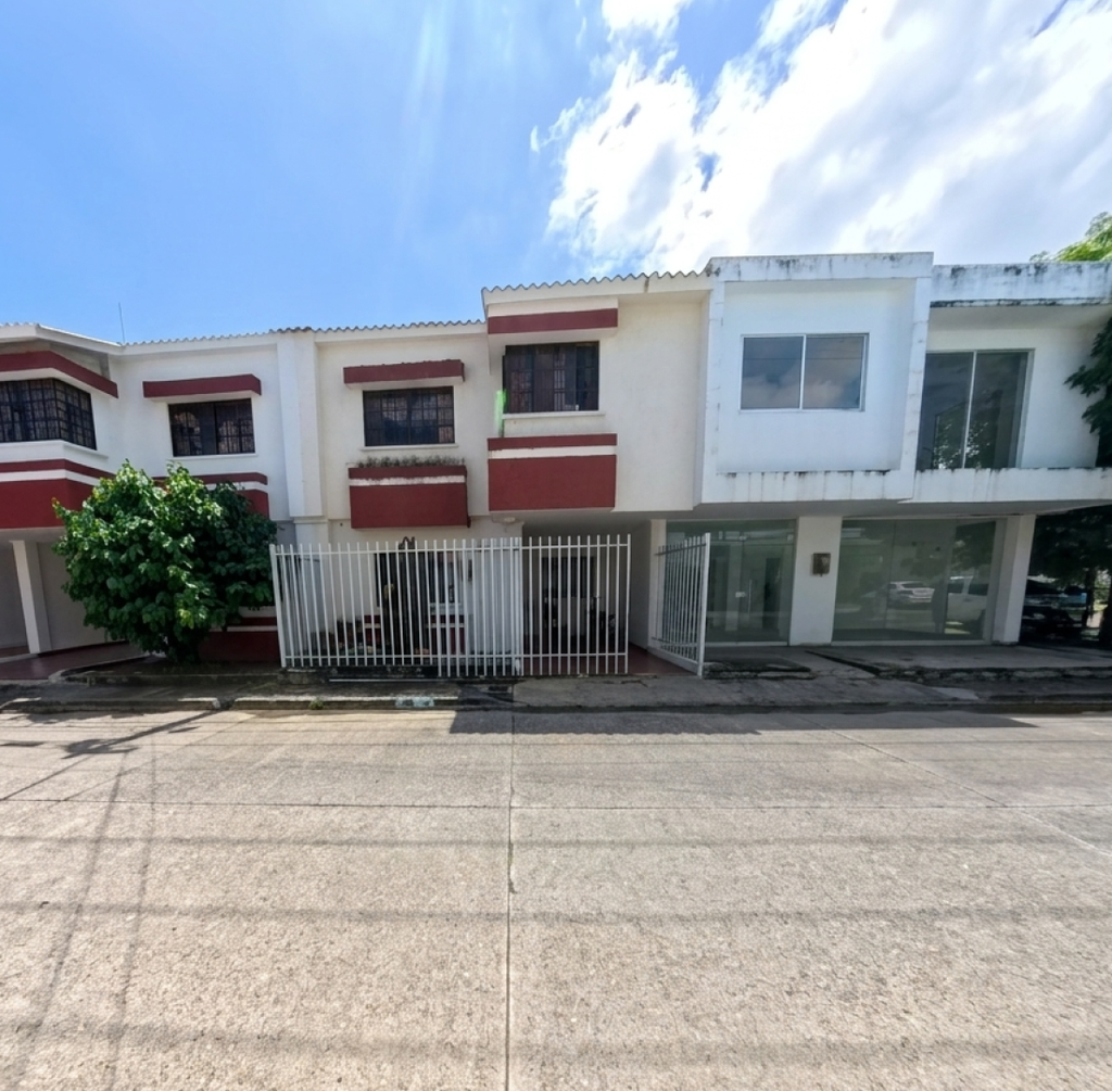 CASA EN VENTA EN EL BARRIO LAS VIÑAS