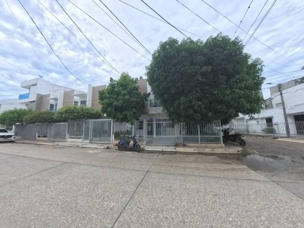 CASA EN VENTA EN LA FLORESTA