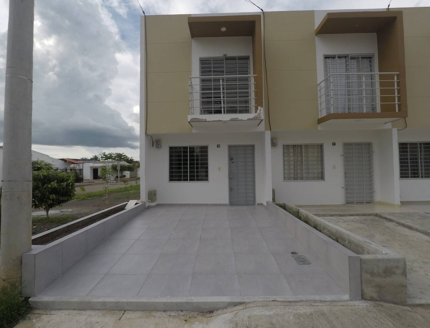 CASA EN ARRIENDO EN BOSQUES DE SANTA ELENA